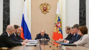 Putin priznao da je rast ruske ekonomije „skroman“, traži od biznismena i državnih kompanija novac