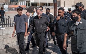 Thousands of Jews visit Temple Mount for Tisha B’Av; some pray openly