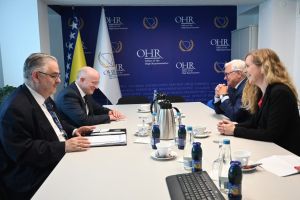 Америка и ЕУ у клинчу око БиХ