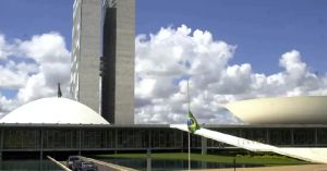 Livro de Joaquim Falcão precisa ser lido pelo Brasil com urgência