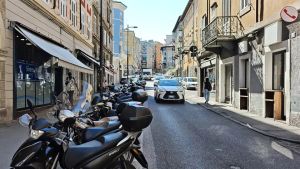Volano pugni e bottiglie tra afghani e pachistani: nuova rissa notturna nel bar di via Settefontane