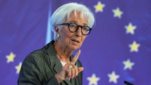 La Bce lascia i tassi invariati. Le borse europee affondate dalle tensioni nel Golfo