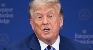 Trump impone aranceles de entre el 10 % y el 12,5 % a 60 economías