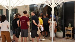 Jerusalem cafe symbolizes secular defiance – until people learn it’s run by Jews for Jesus