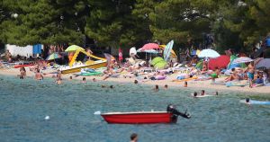 Izbio sukob na plaži u Tučepima zbog ležaljki: 'Pred mojom djecom su me bacili na pod i tukli'
