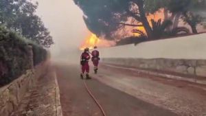 Directo | Desalojadas 11.500 personas por los graves incendios que afectan a Madrid y Ávila