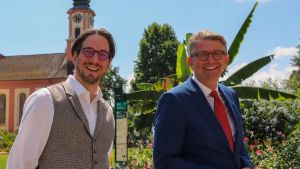 Ministerbesuch auf der Mainau: Wolfram Weimer besichtigt das sanierte Schloss