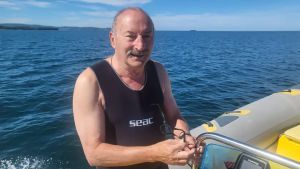 Ferruccio Caucci e il sogno da record a 83 anni: «Domenica attraverso a nuoto il golfo di Trieste»