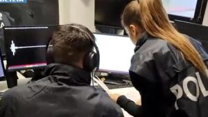 Pedopornografia, arrestato un impiegato pubblico di 57 anni: sequestrati circa 700 file
