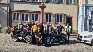 Freunde historischer Motorräder auf Tour ins Elsass: Zwischendurch hat es mal nur acht Grad