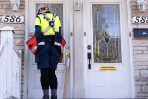 Canada Post delivers bonuses, not results