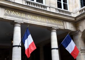 Loi Darmanin : le Conseil constitutionnel censure le recours judiciaire à la généalogie génétique mais valide l’essentiel du projet de loi