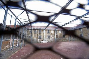 Surpris en pleine nuit par la police en train de ravitailler la prison par drone depuis le quartier Saragosse à Pau