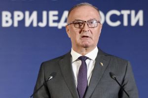 Helez pod lupom: Milioni na stimulacije, a vojnicima manji madraci