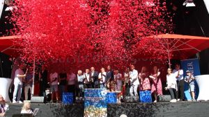 Konfettiregen zum Start: Singener Stadtfest ist eröffnet