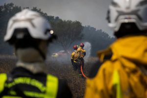 « Les fumées nous tuent à petit feu » : pour les pompiers, le danger ne s’éteint pas avec les flammes