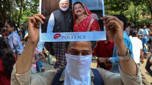 La vittoria degli “scarafaggi” su Modi