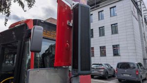 „Ok, Haltestelle, wann kommt mein Bus?“ Wenn ein vermeintlich smartes Gerät nicht antworten will