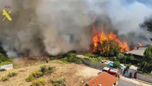 Directo | Los incendios de Madrid pierden intensidad, pero la previsión de viento puede complicar la jornada