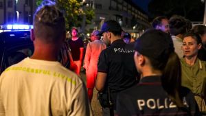 I maranza rapinano il figlio a Jesolo, la mamma li sfida sui social