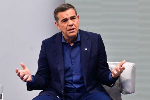 Ποιος έριξε τη χώρα...