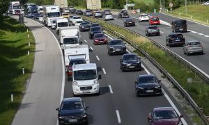 Prometni zastoji hromijo naše ceste, zamude tako proti morju kot proti Avstriji