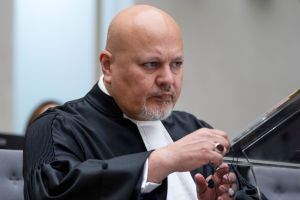 Amtsenthebung Karim Khans: Ein Fressen für Kriegsverbrecher