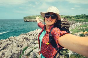 Partire da soli non fa più paura: gli italiani scelgono la libertà del viaggio in solitaria