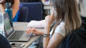 Intelligenza artificiale, il 92 per cento degli studenti veneti la usa già: «La scuola è rimasta indietro»