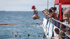A Trieste torna l’Olimpiade dele Clanfe: in 176 per l’anti-tuffo fra ironia e amarcord
