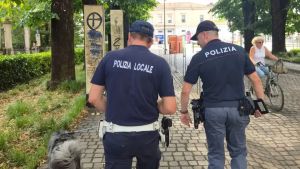 Rissa in piazza Risorgimento a Pordenone: quattro giovani allontanati dalla città
