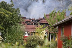 Voldsom brand: Landejendom helt nedbrændt