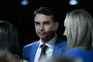 Flavio radicaliza extremismo para preservar ativo eleitoral do clã