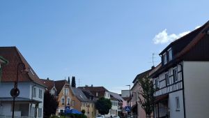 Wenn Häuser leer stehen und Familien ein Zuhause suchen: Gemeinde startet ungewöhnliches Projekt