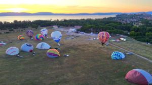 Mongolfiere da sogno. Spettacolo a Castiglione. Voli, musica e gastronomia