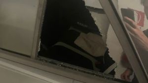 Bambino di due anni rimane chiuso in auto: salvato dalla polizia