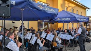 Startschuss für die Ferien: Sommerfest lockt ans Komminger Gemeinschaftshaus