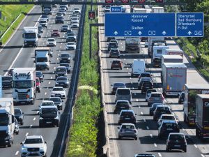 Кемпер помете колона от автомобили в Германия, 34 души са ранени