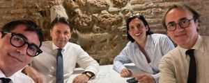 Il paradosso della flat tax per i ricchi: la sinistra attacca la norma che porta miliardi all’Italia