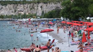 Camping, hotel e bagni: Sistiana fa il pieno di turisti dalla Polonia agli Usa