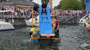 Die 40. Schrottregatta auf dem Bodensee hat nichts von ihrer Anziehungskraft verloren