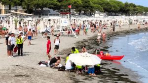 Muore annegato un anziano turista austriaco a Grado