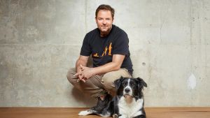 „Ein Hund in Klamotten ist grenzwertig“: Interview mit Hundeflüsterer Martin Rütter