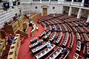 Τα ανοιχτά μέτωπα και οι παραφωνίες