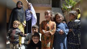 ‘Ik ben het zat om elk jaar een kind te baren.’ Pakistan doorbreekt taboe op geboortebeperking