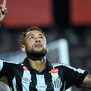 Deixem a vida privada de Neymar em paz