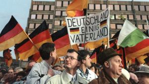 Pfui, die singen die DDR-Hymne! Wer das Geschäft der AfD erledigt