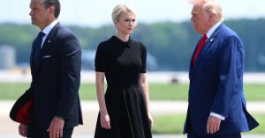 Todo mundo está falando sobre essa mulher e Trump. Tem algo no ar?