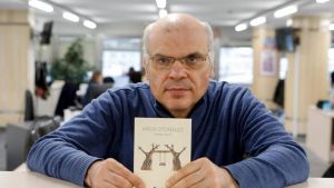 Fallece a los 55 años el poeta gijonés Vicente García: 