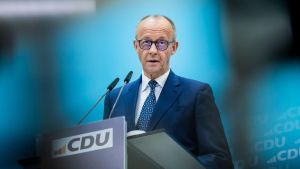Merz: Zwei Managerinnen sollen den Kanzler retten – warum das an 1945 erinnert